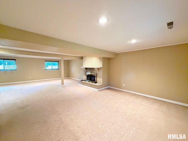4804 W KNOBOAK Drive, Peoria, IL 61615