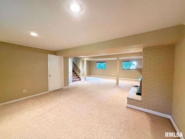 4804 W KNOBOAK Drive, Peoria, IL 61615