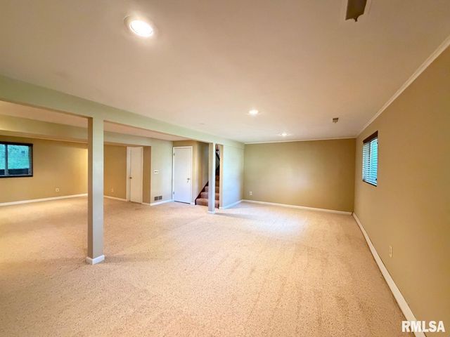 4804 W KNOBOAK Drive, Peoria, IL 61615