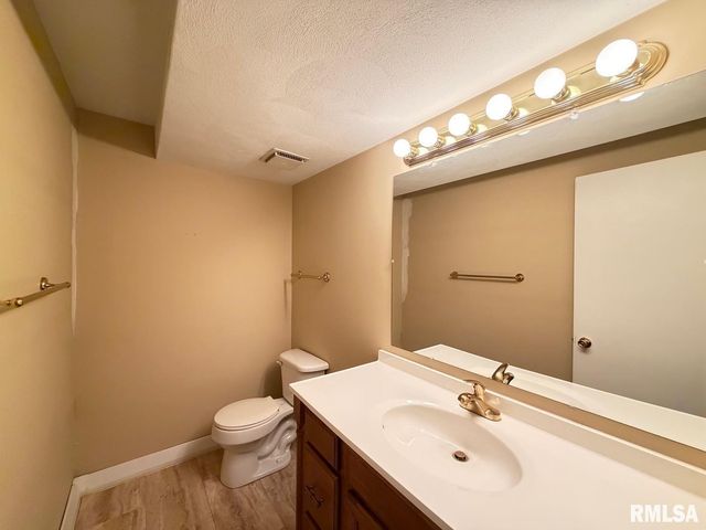 4804 W KNOBOAK Drive, Peoria, IL 61615
