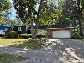 4804 W KNOBOAK Drive, Peoria, IL 61615