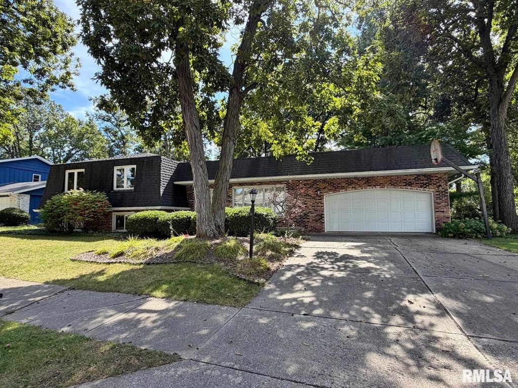 4804 W KNOBOAK Drive, Peoria, IL 61615