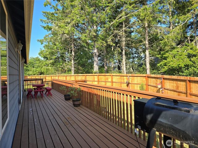 861 Willow Court SW, Ocean Shores, WA 98569