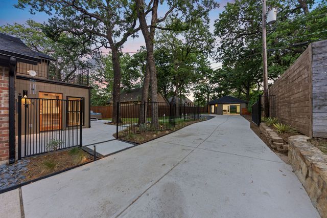 1425 Tiffany Forest Lane, Grapevine, TX 76051