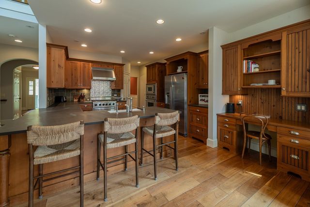 527 Sleighbell Lane, Manchester, VT 05255
