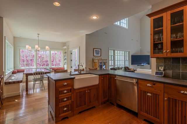 527 Sleighbell Lane, Manchester, VT 05255