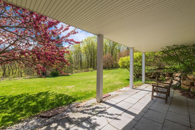 527 Sleighbell Lane, Manchester, VT 05255