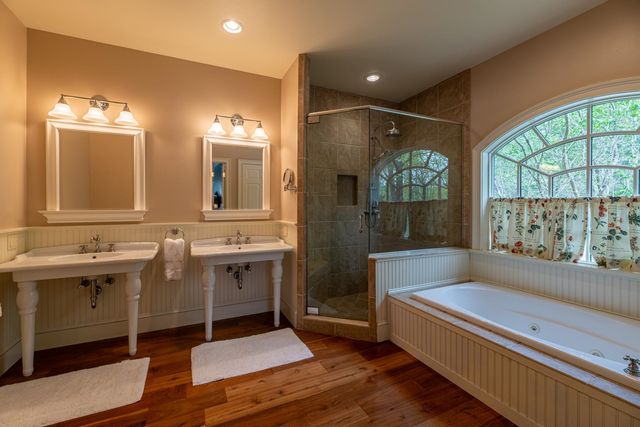 527 Sleighbell Lane, Manchester, VT 05255