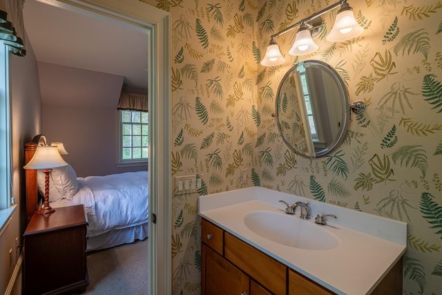 527 Sleighbell Lane, Manchester, VT 05255