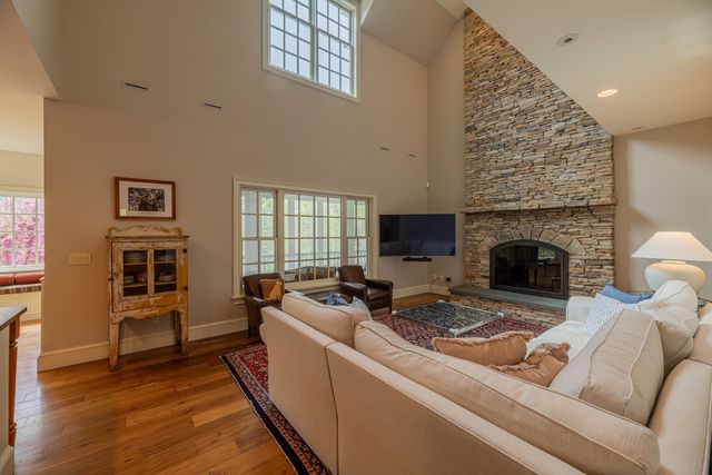 527 Sleighbell Lane, Manchester, VT 05255
