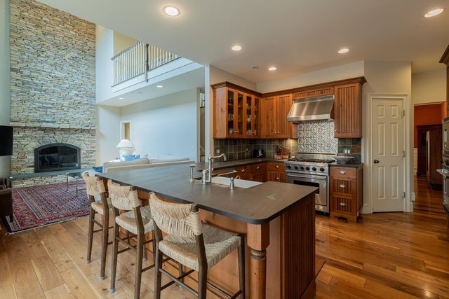 527 Sleighbell Lane, Manchester, VT 05255