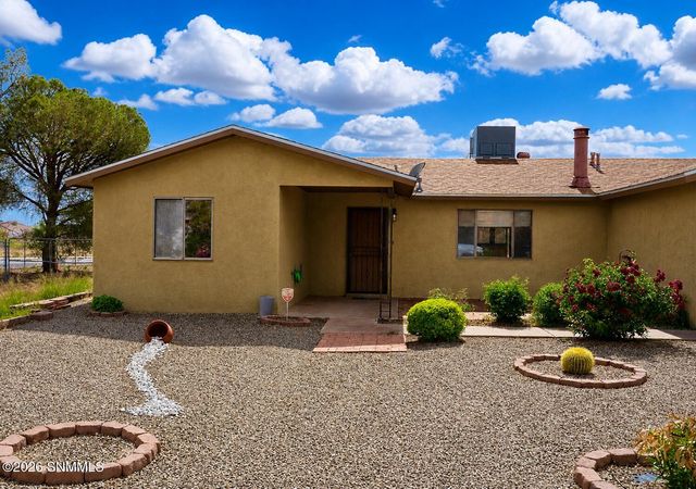 5011 Calle Del Ranchero, Las Cruces, NM 88011