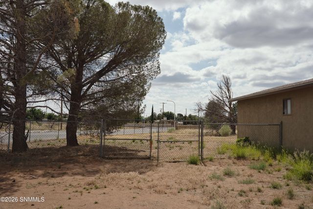 5011 Calle Del Ranchero, Las Cruces, NM 88011