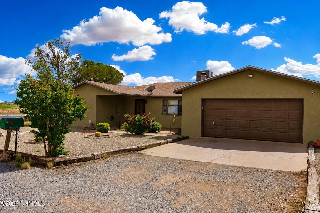 5011 Calle Del Ranchero, Las Cruces, NM 88011