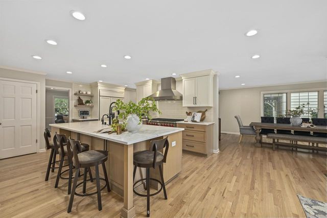 2502 W Norway DRIVE, Mequon, WI 53092