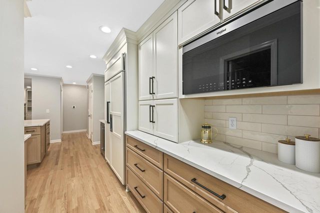2502 W Norway DRIVE, Mequon, WI 53092