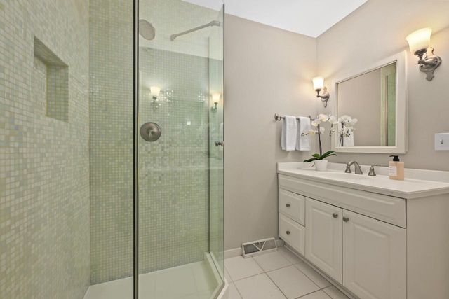 2502 W Norway DRIVE, Mequon, WI 53092
