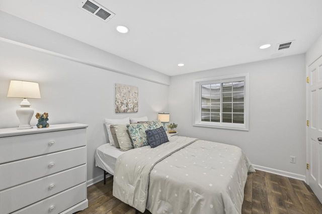 2502 W Norway DRIVE, Mequon, WI 53092
