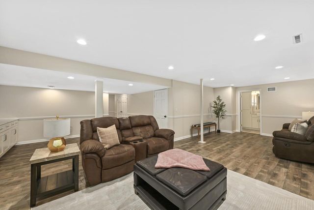2502 W Norway DRIVE, Mequon, WI 53092