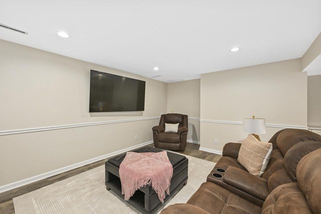 2502 W Norway DRIVE, Mequon, WI 53092