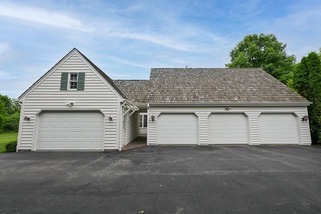 2502 W Norway DRIVE, Mequon, WI 53092