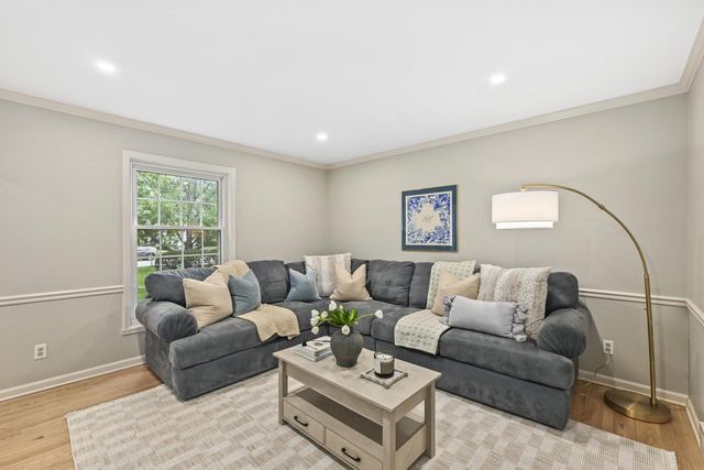 2502 W Norway DRIVE, Mequon, WI 53092