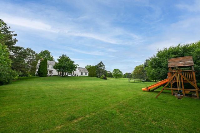 2502 W Norway DRIVE, Mequon, WI 53092