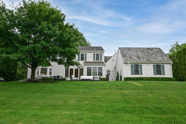 2502 W Norway DRIVE, Mequon, WI 53092