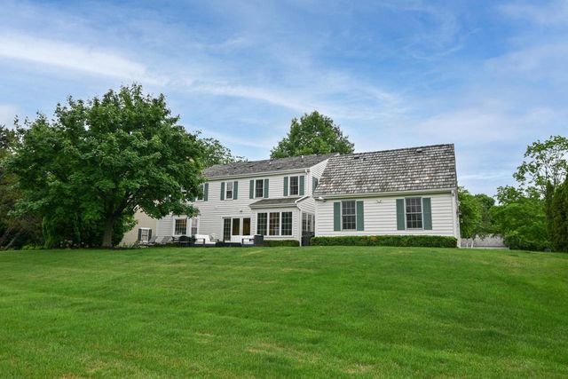 2502 W Norway DRIVE, Mequon, WI 53092