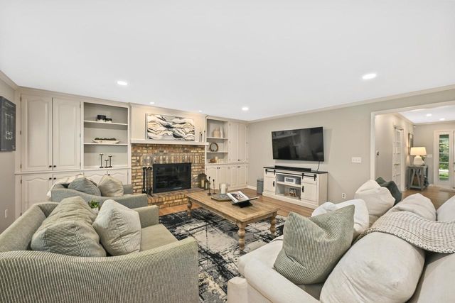 2502 W Norway DRIVE, Mequon, WI 53092