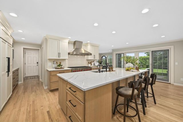 2502 W Norway DRIVE, Mequon, WI 53092