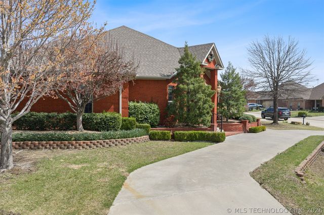3102 Stone Creek Drive, Ardmore, OK 73401