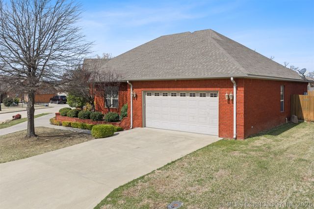 3102 Stone Creek Drive, Ardmore, OK 73401