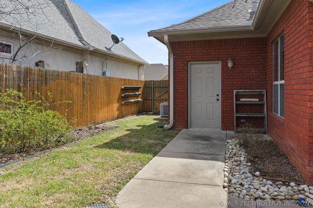 3102 Stone Creek Drive, Ardmore, OK 73401
