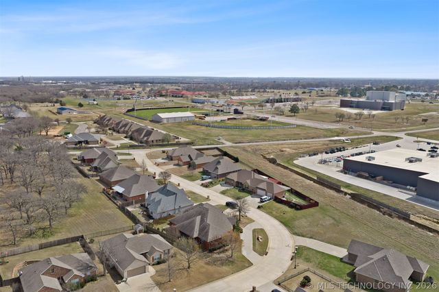 3102 Stone Creek Drive, Ardmore, OK 73401