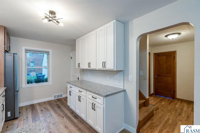 1204 N 4th Street, Mankato, MN 56001