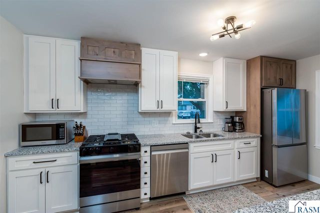 1204 N 4th Street, Mankato, MN 56001