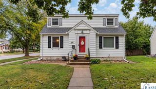 1204 N 4th Street, Mankato, MN 56001