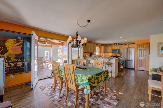31 Blue Skies Lane, Cathlamet, WA 98612