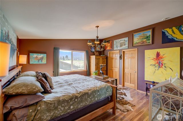 31 Blue Skies Lane, Cathlamet, WA 98612