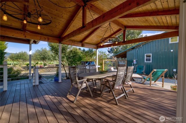 31 Blue Skies Lane, Cathlamet, WA 98612