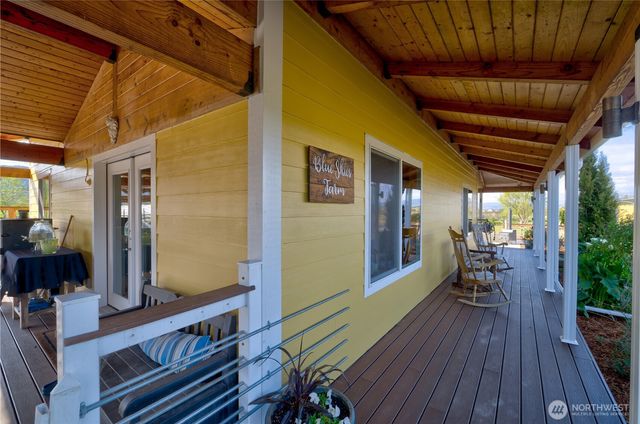 31 Blue Skies Lane, Cathlamet, WA 98612