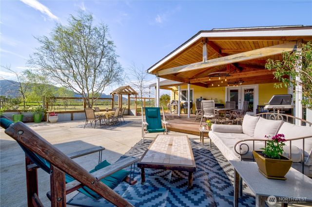 31 Blue Skies Lane, Cathlamet, WA 98612