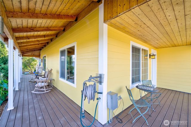 31 Blue Skies Lane, Cathlamet, WA 98612