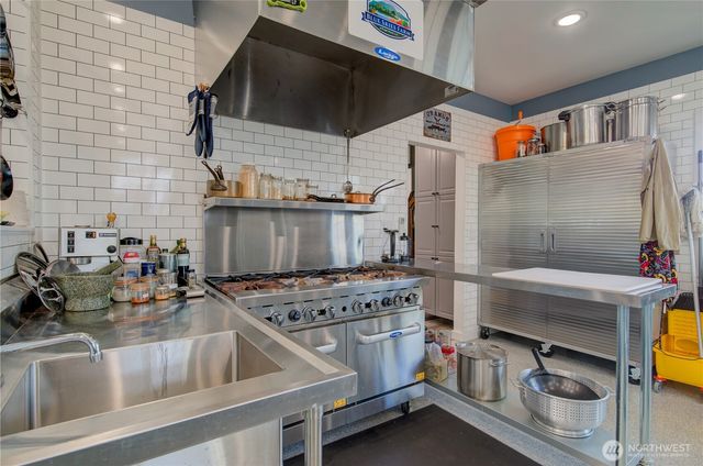 31 Blue Skies Lane, Cathlamet, WA 98612