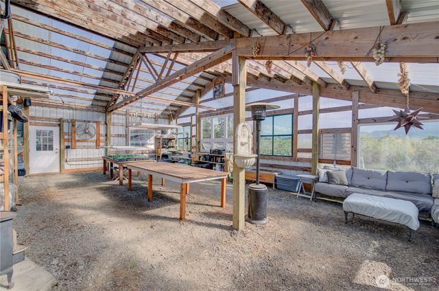 31 Blue Skies Lane, Cathlamet, WA 98612