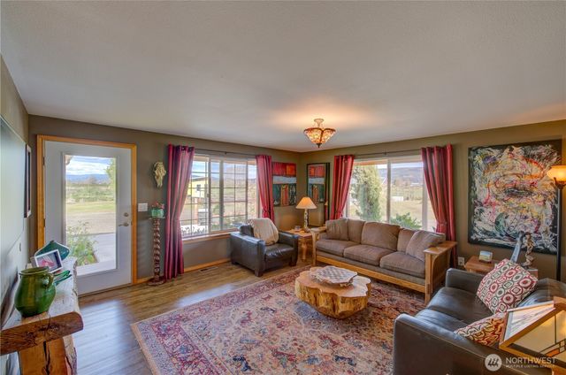 31 Blue Skies Lane, Cathlamet, WA 98612
