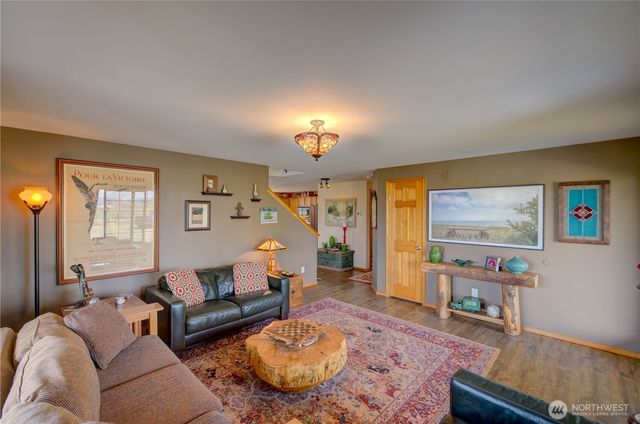 31 Blue Skies Lane, Cathlamet, WA 98612