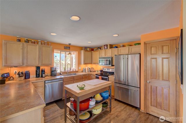 31 Blue Skies Lane, Cathlamet, WA 98612