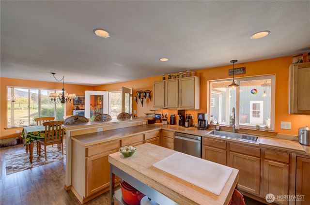 31 Blue Skies Lane, Cathlamet, WA 98612